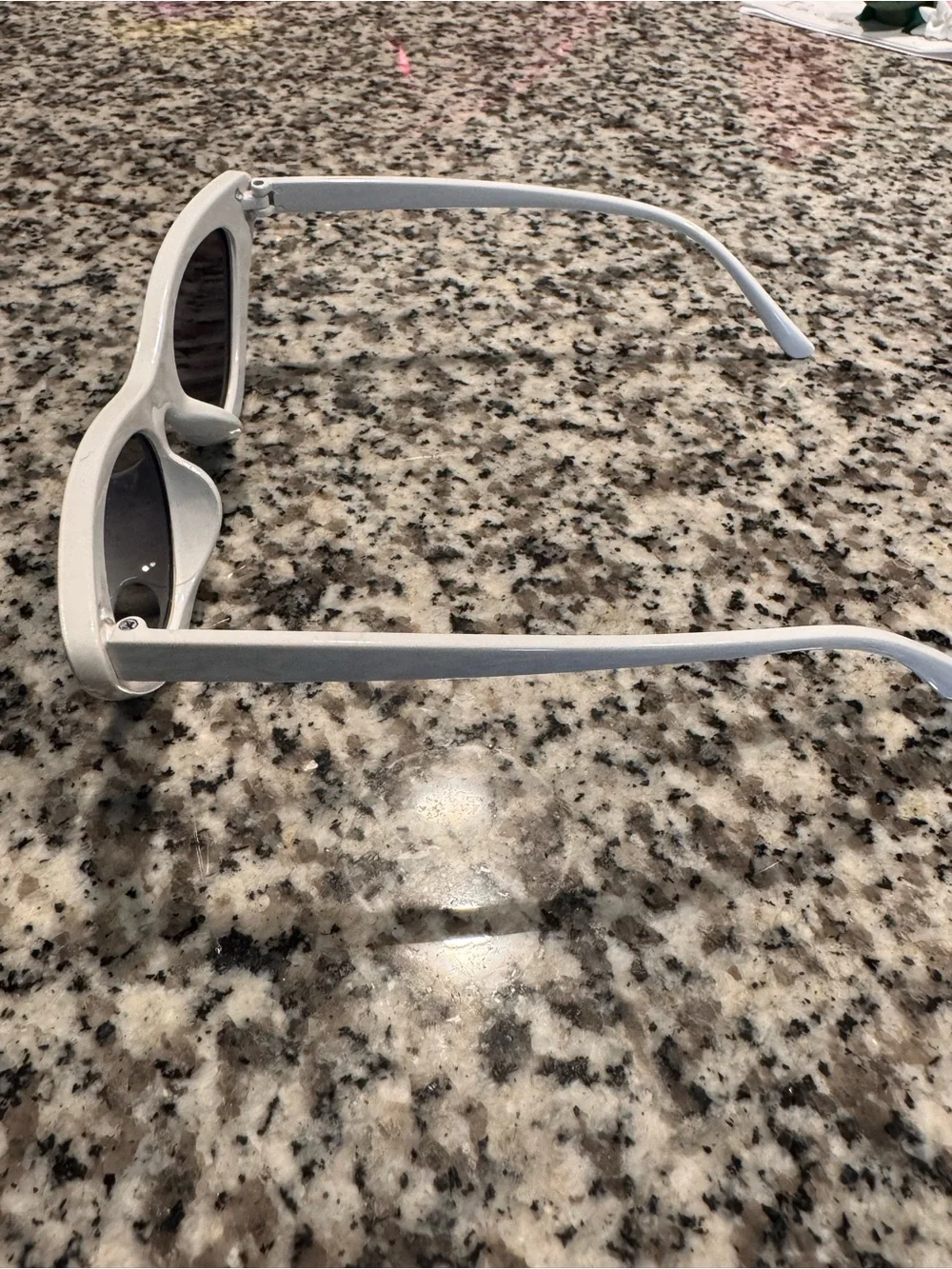 White Cat-Eye Sunglasses for Women - Sleek Retro Style